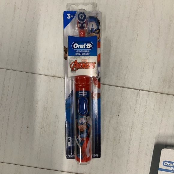 NWT Oral Bundle Oral B toothbrushes Avengers Spider-Man - Picture 3 of 6